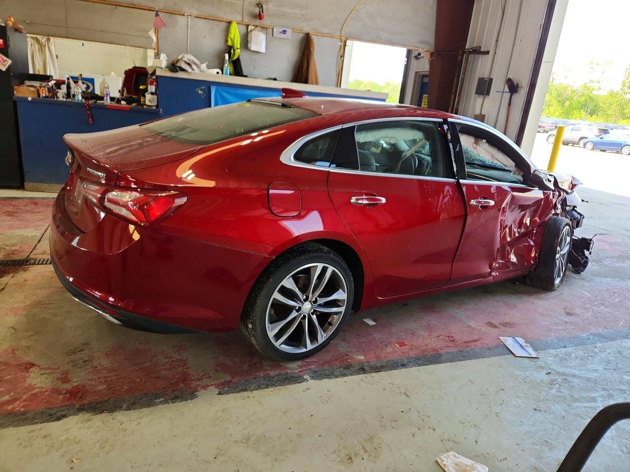 2020 Chevrolet Malibu Premier Красный vin: 1G1ZE5SX5LF020268