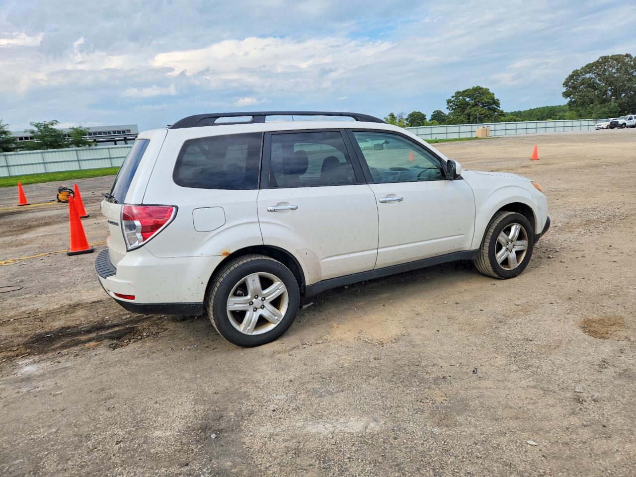 2010 Subaru Forester 2.5x Premium White vin: JF2SH6CC0AH759567