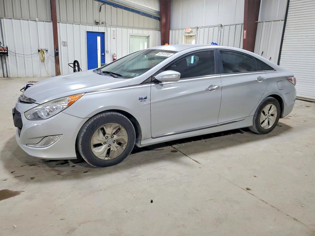 2014 Hyundai Sonata Hybrid Silver vin: KMHEC4A42EA113757