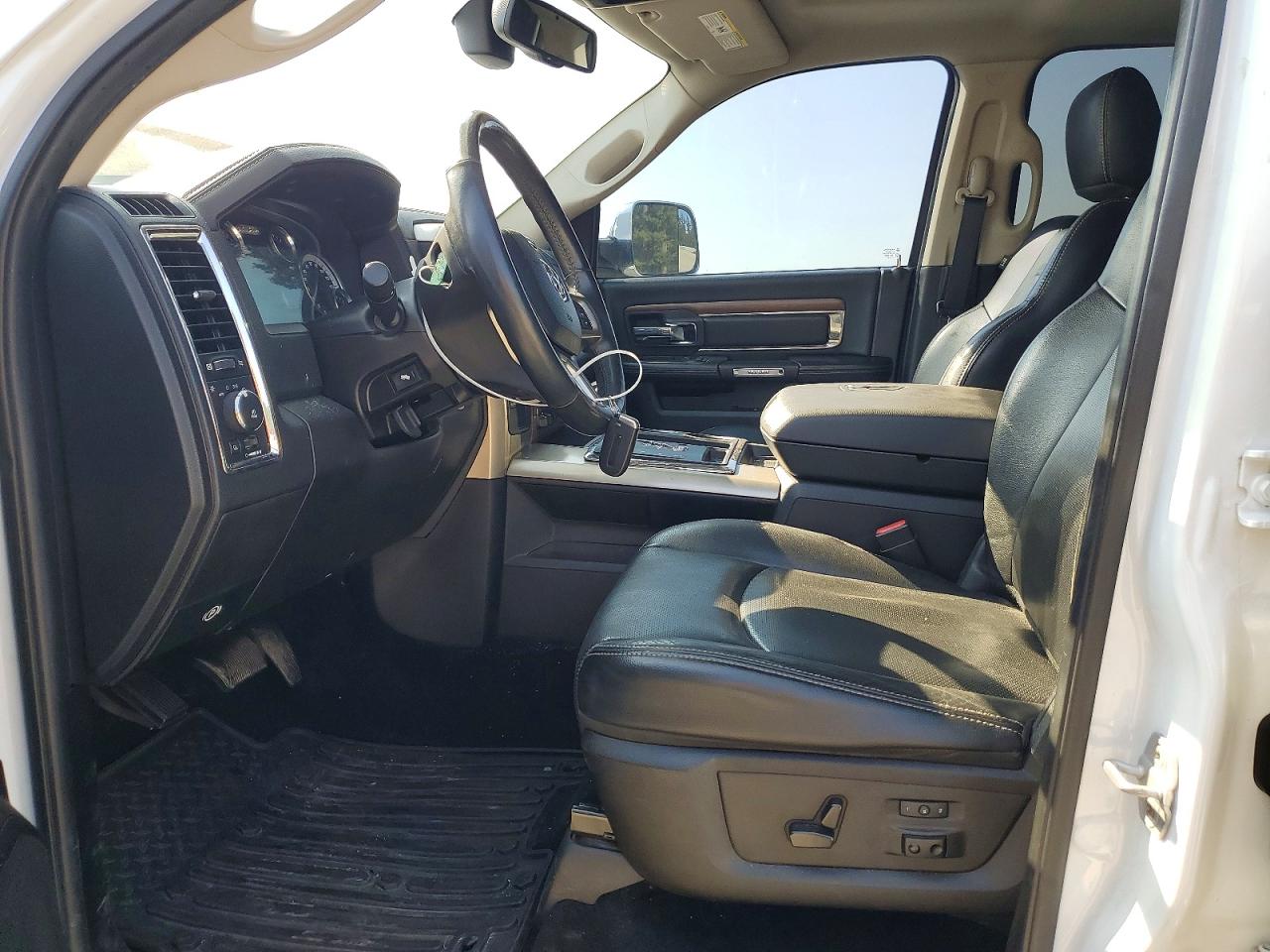 2013 Ram 1500 Laramie White vin: 1C6RR7NT8DS635431