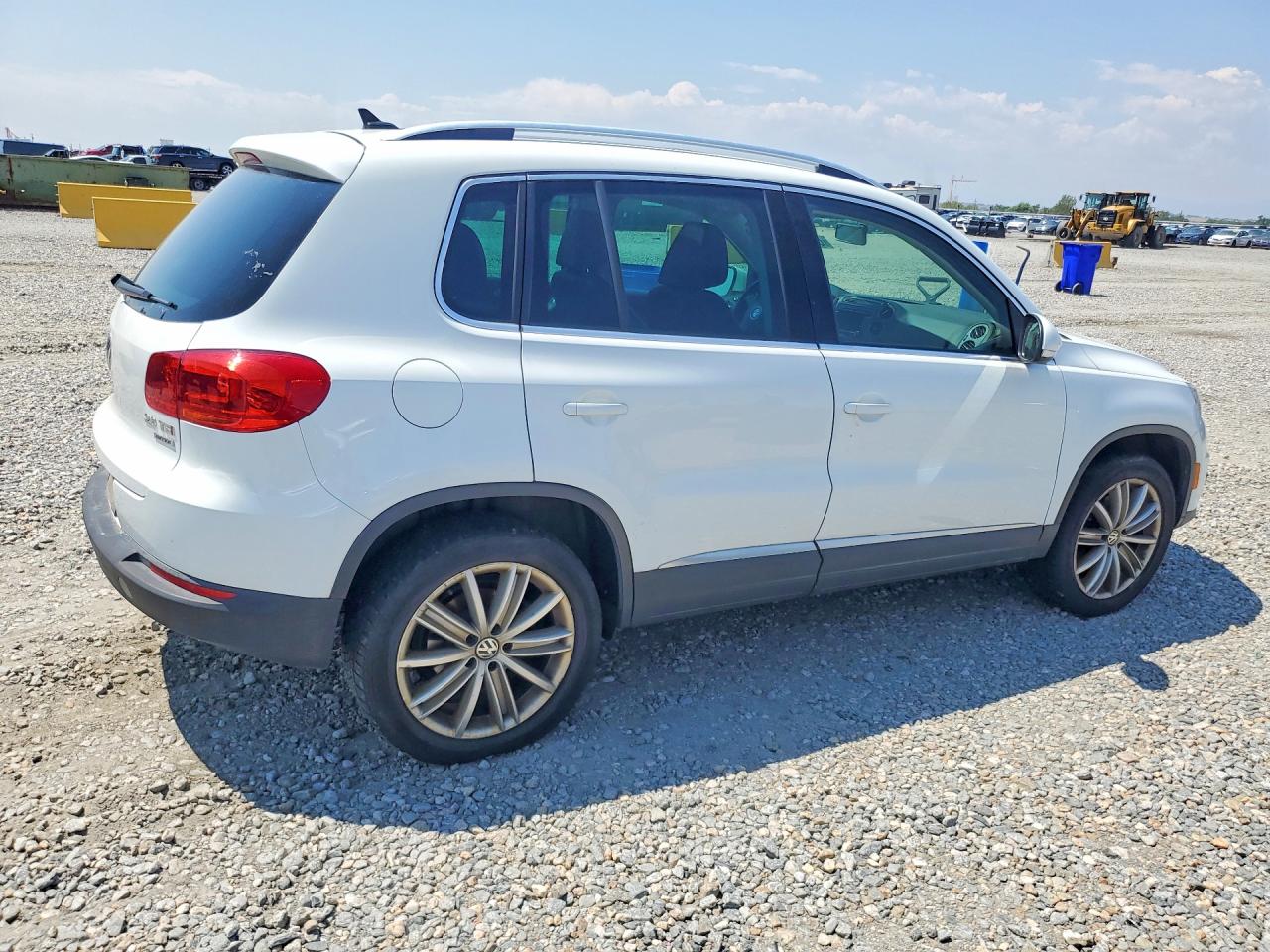 2015 Volkswagen Tiguan S Белый vin: WVGBV7AX5FW520078