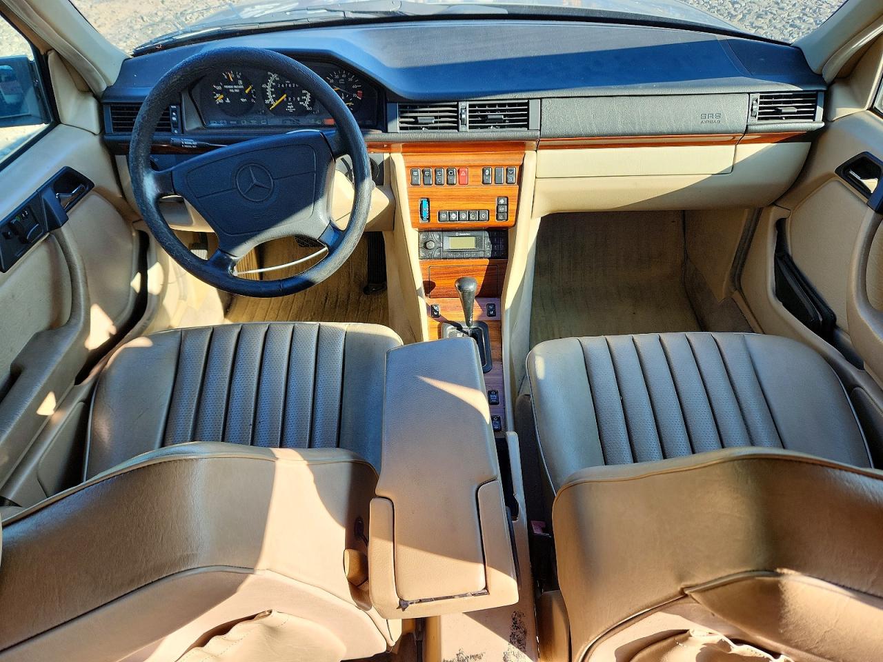 1995 Mercedes-benz E 320 Beige vin: WDBEA92E4SF319352