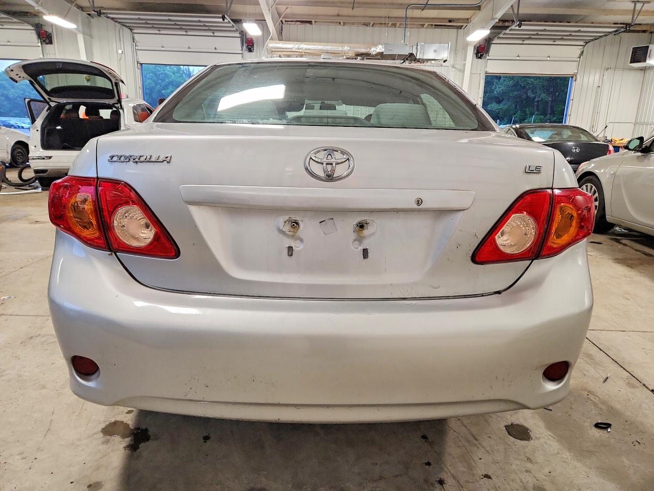 2010 Toyota Corolla Le Silver vin: 1NXBU4EE9AZ216928