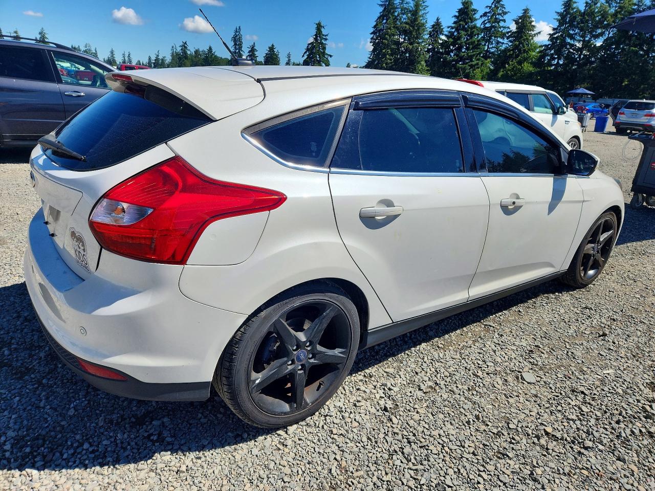 2014 Ford Focus Titanium White vin: 1FADP3N26EL282178