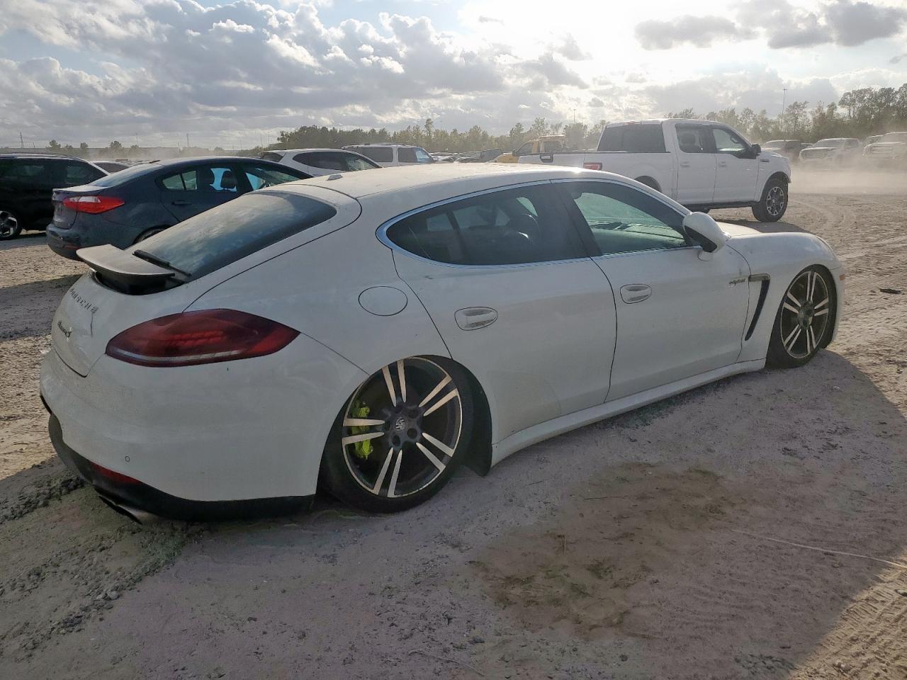 2014 Porsche Panamera S Hybrid White vin: WP0AD2A70EL044747