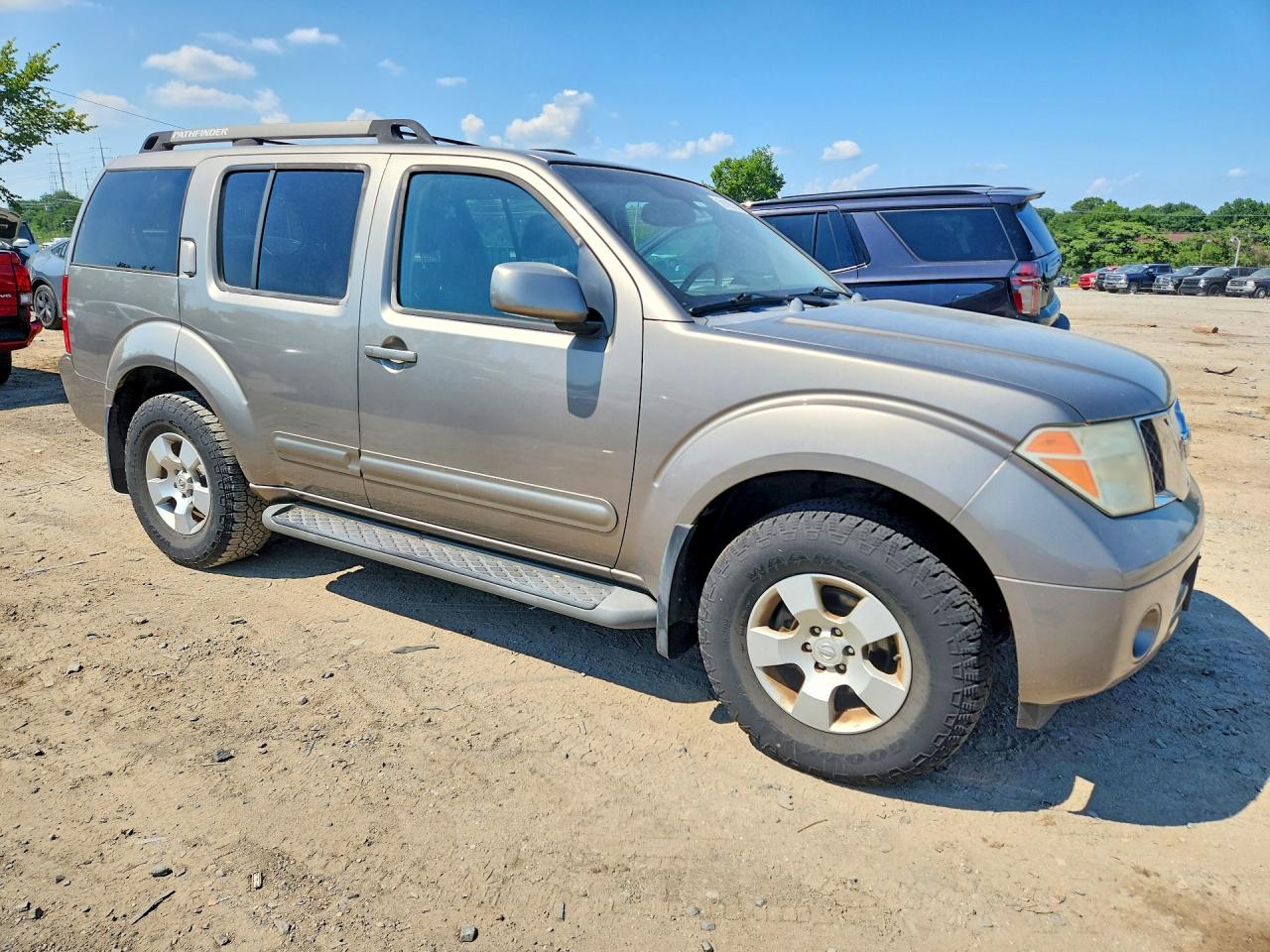 2005 Niss Pathfinder Tan vin: 5N1AR18W35C768484