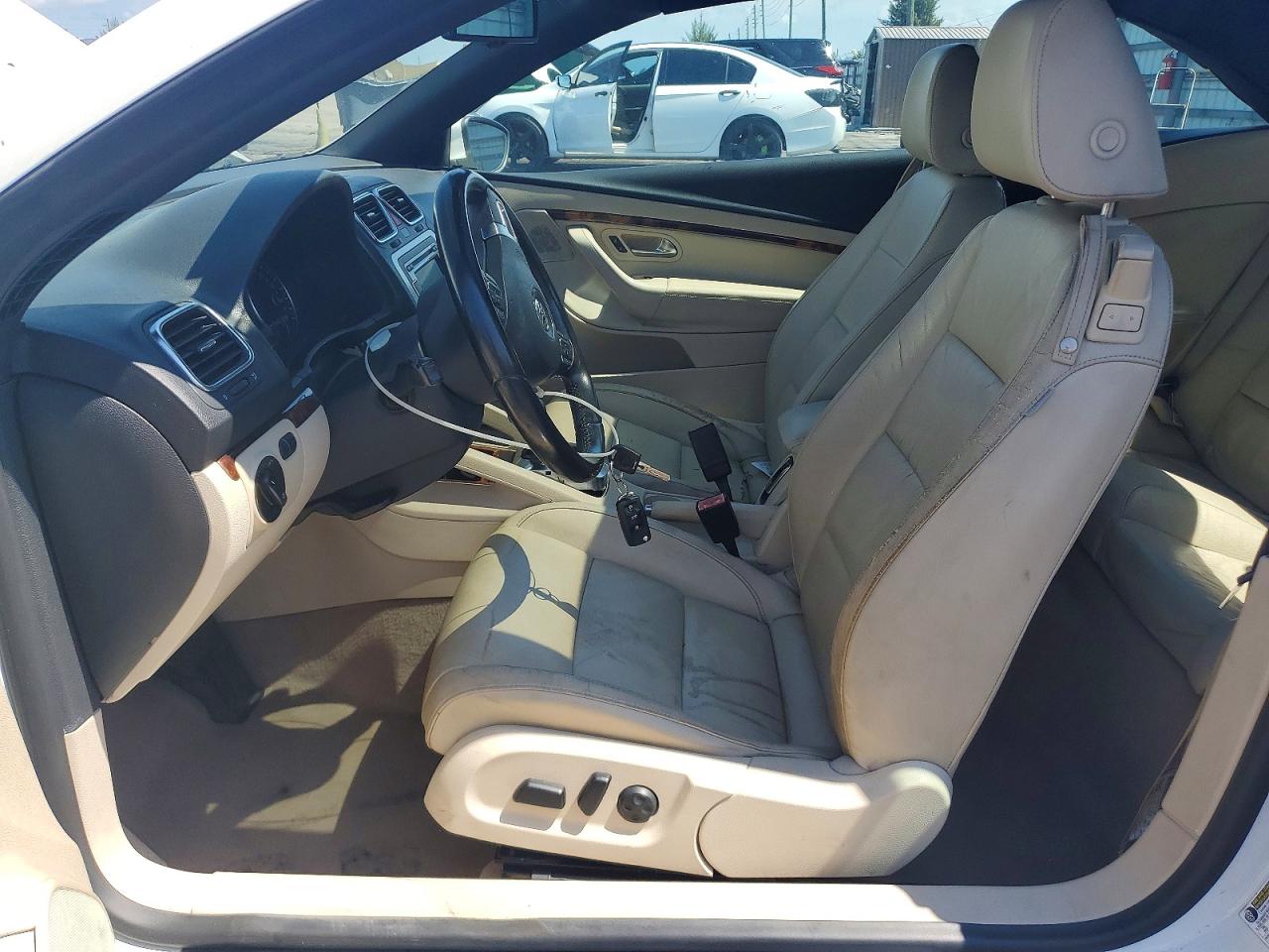 2010 Volkswagen Eos Lux White vin: WVWFA7AH7AV025406