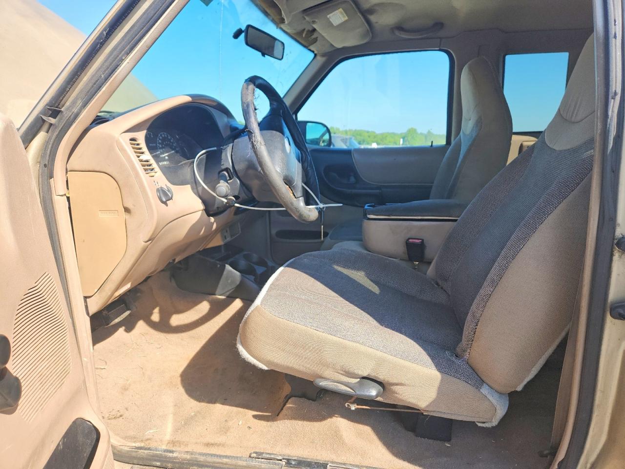 2001 Ford Ranger Super Cab Beige vin: 1FTYR14V01PB73322