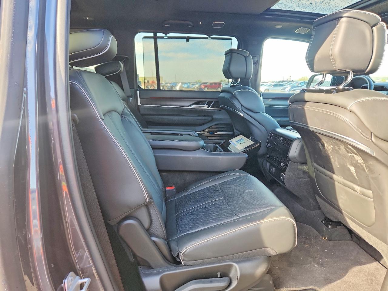 2025 Jeep Grand Wagoneer L Series Ii Gray vin: 1C4SJSFP1SS522598