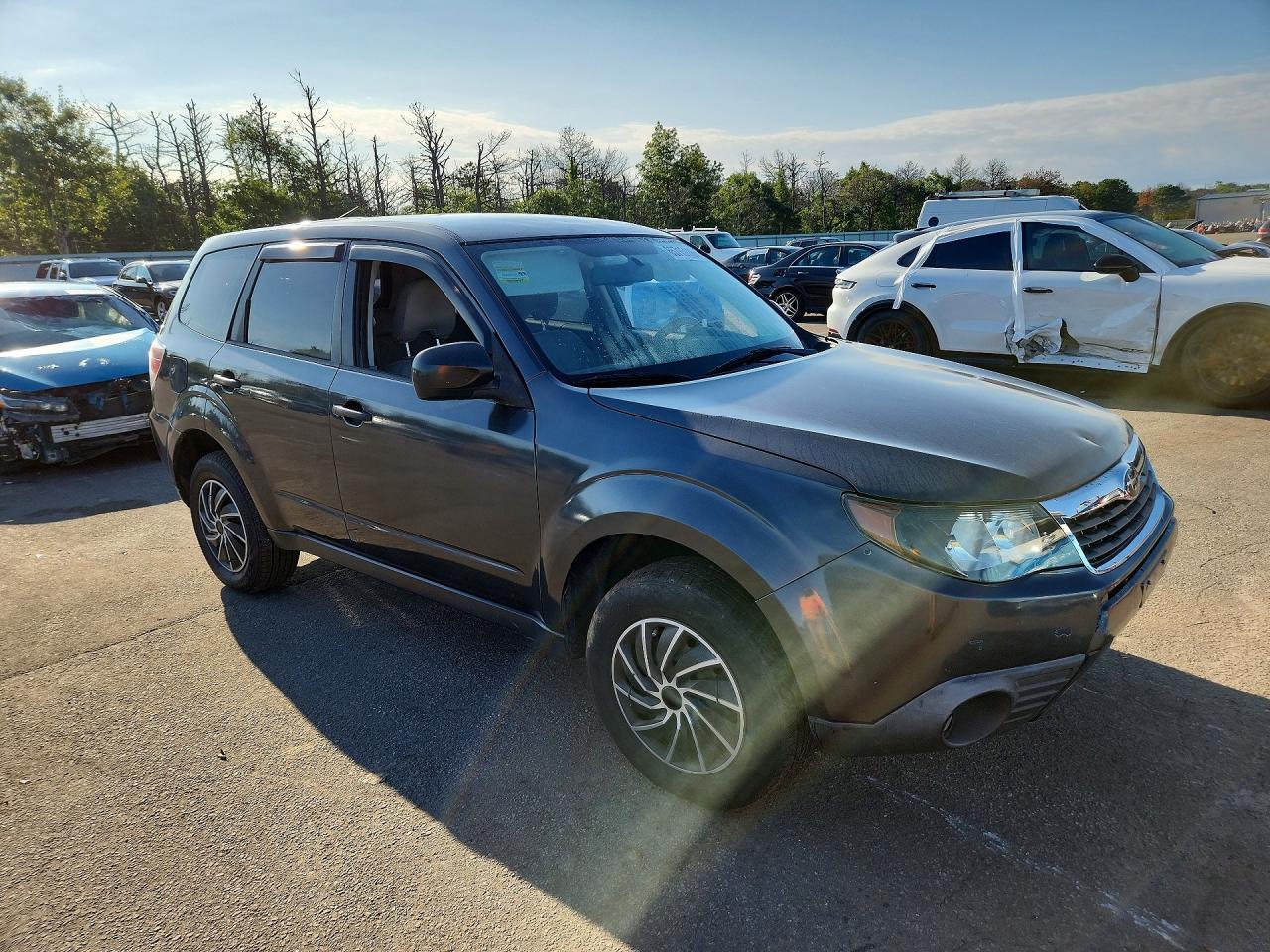 2010 Subaru Forester 2.5x Gray vin: JF2SH6ACXAH752872