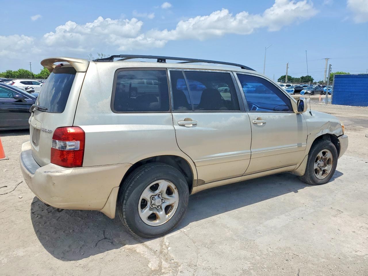 2007 Toyota Highlander Base Tan vin: JTEGD21A570166901