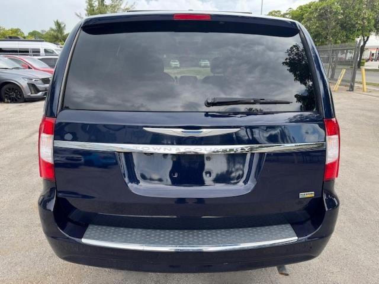 2014 Chrysler Town & Country Touring Blue vin: 2C4RC1BG7ER271083