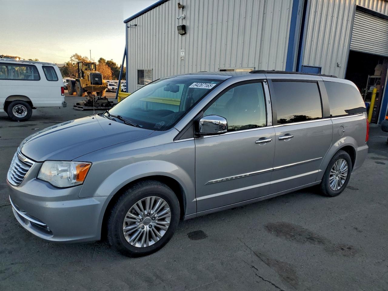2015 Chrysler Town & Cou Серебряный vin: 2C4R1CG3FR629862