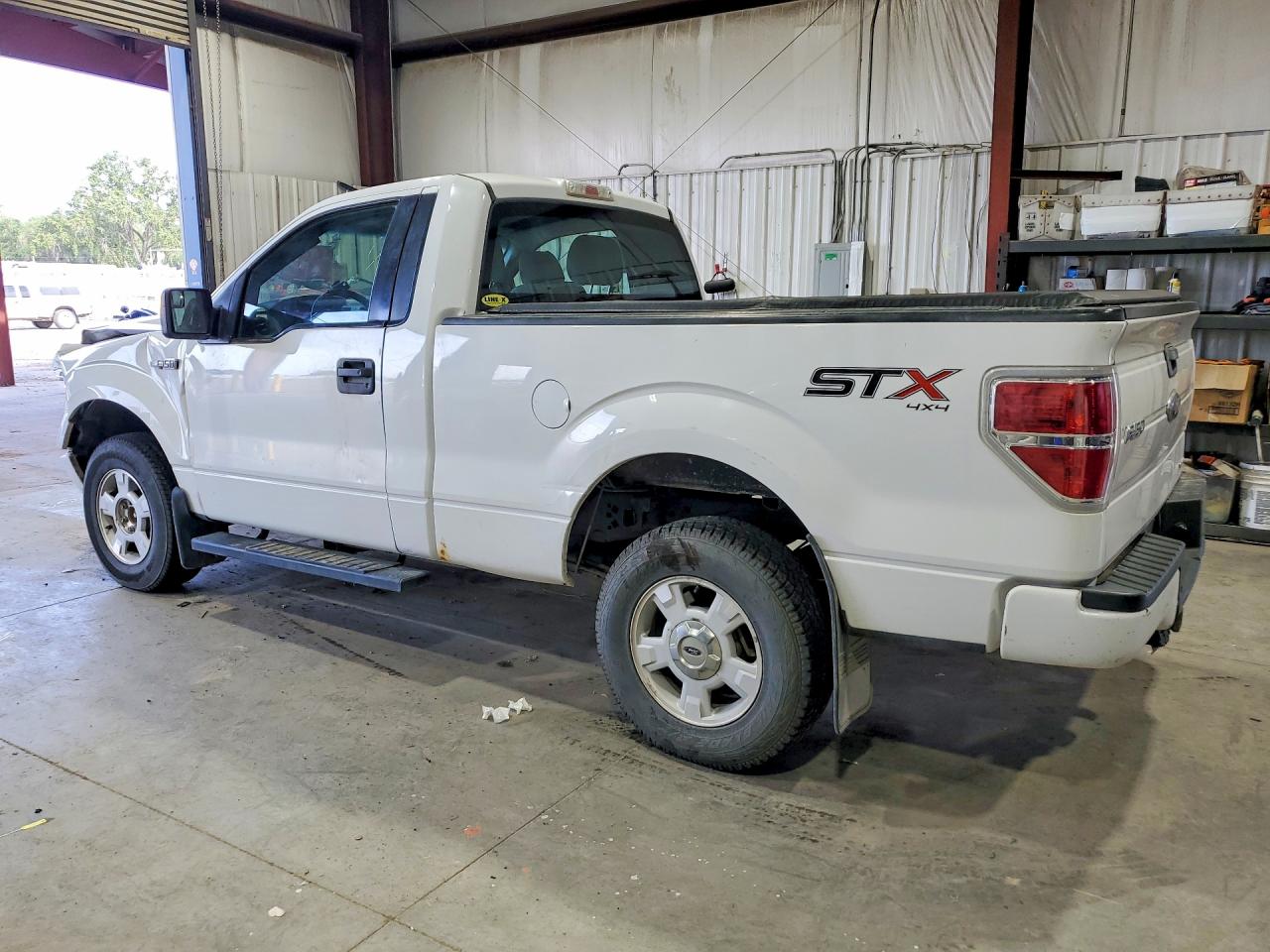 2014 Ford F150 White vin: 1FTMF1EF9EFB12495