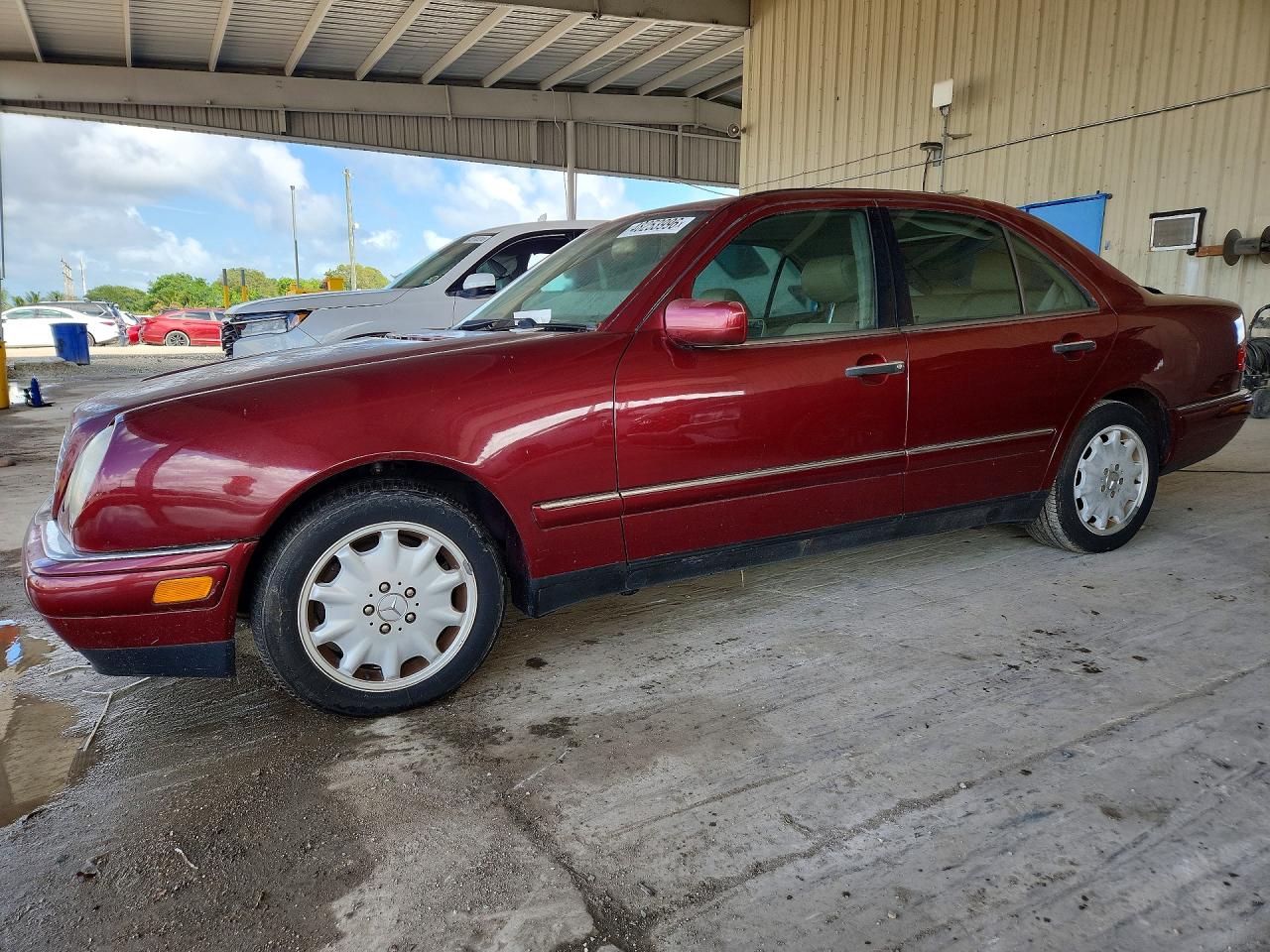 1999 Mercedes-benz E 300td Maroon vin: WDBJF25H8XA825025