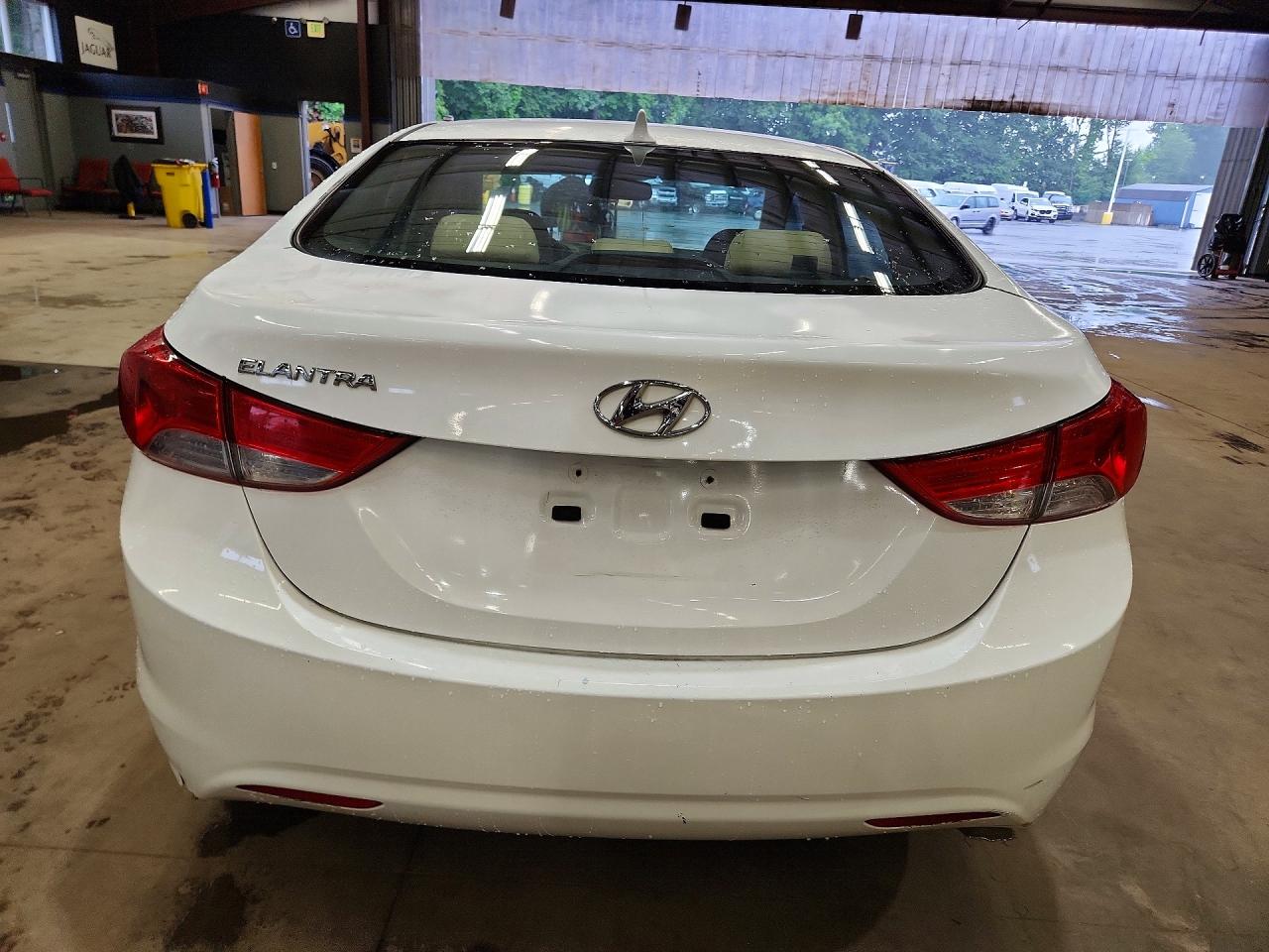 2012 Hyundai Elantra Gls White vin: 5NPDH4AEXCH083990
