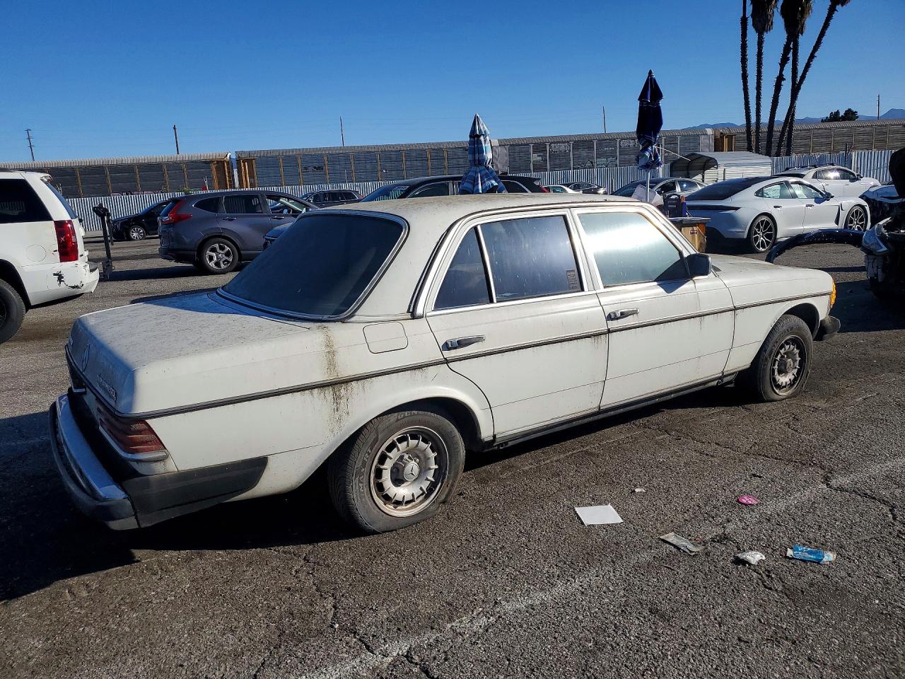1984 Mercedes-benz 300 Dt White vin: WDBAB33AXEA118271