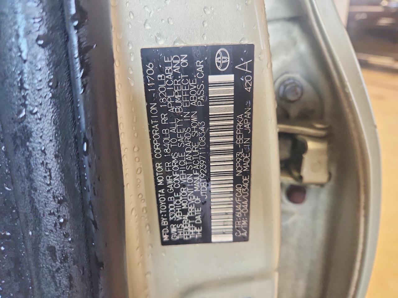 2007 Toyota Yaris Base Gold vin: JTDBT923971108343