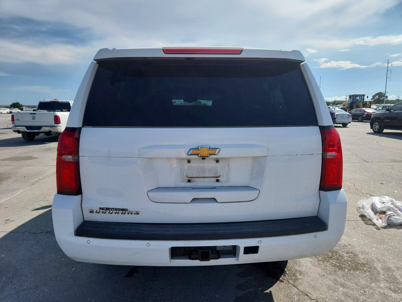2015 Chevrolet Suburban C1500 Lt White vin: 1GNSCJKC8FR121819