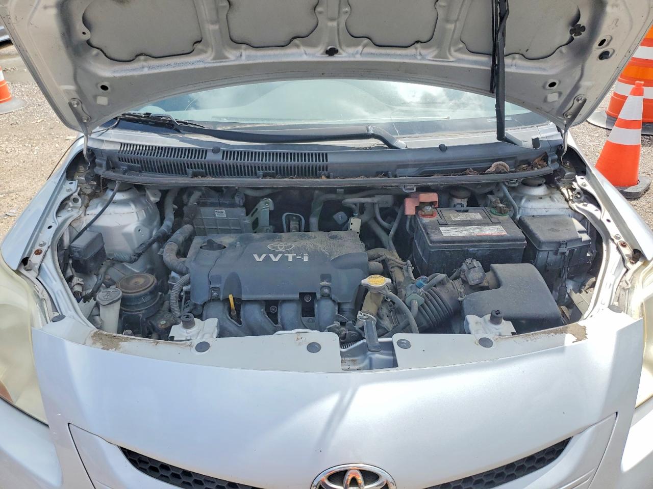 2007 Toyota Yaris Base Серебряный vin: JTDBT923X71048542