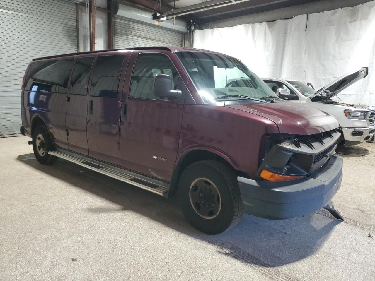 2003 Chevrolet Express G3500 Red vin: 1GAHG39U031231526 Damage: Right Running Board, Dent(S) W/No Paint Dmg, 1 To 2 Inches