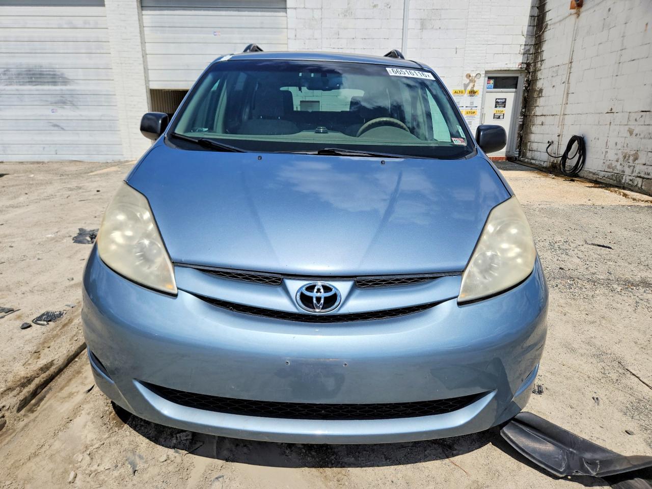 2010 Toyota Sienna Le 7-passenger Blue vin: 5TDKK4CC0AS335340