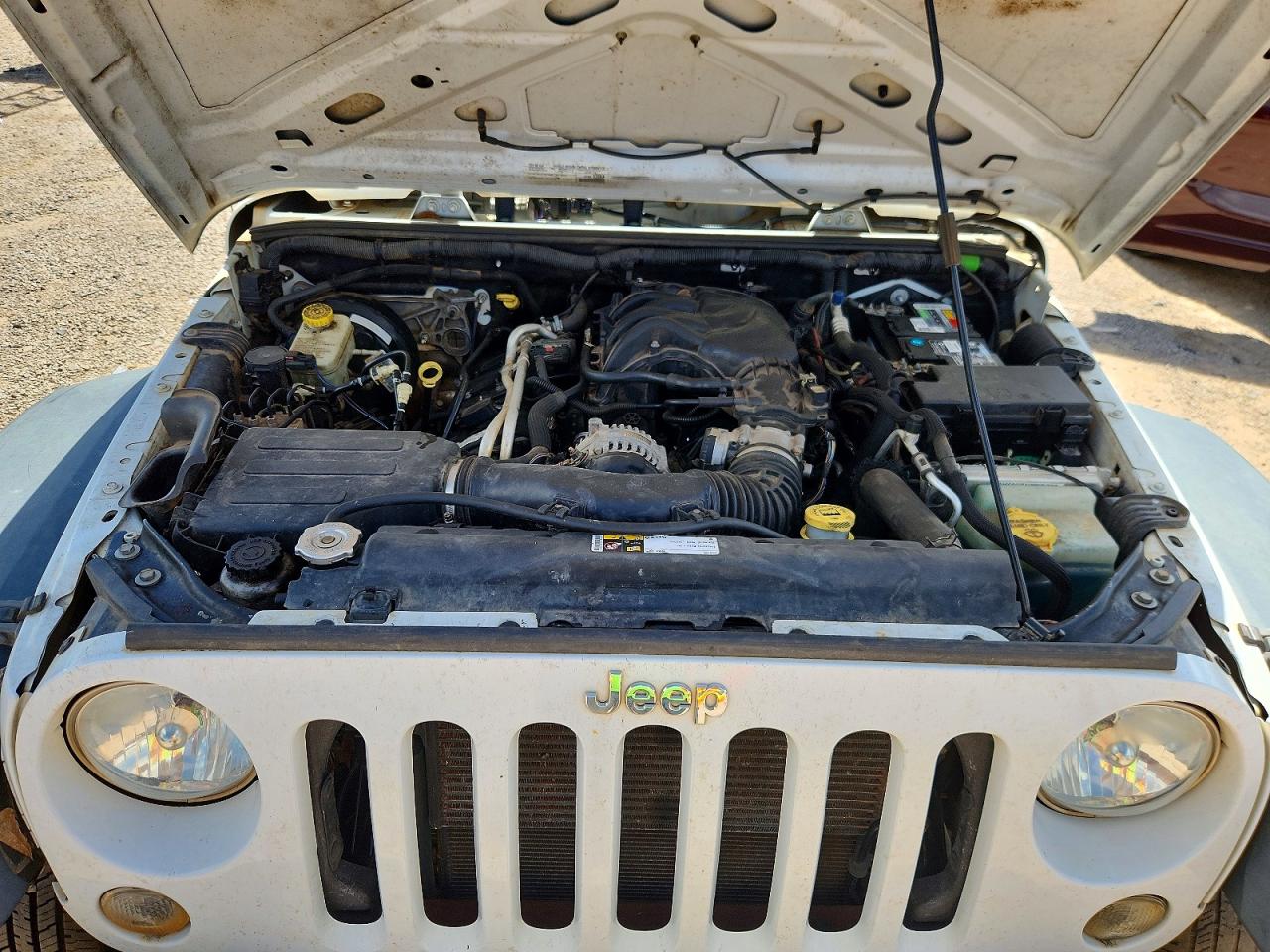 2015 Jeep Wrangler Unlimited Sport White vin: 1C4BJWKG7FL725590