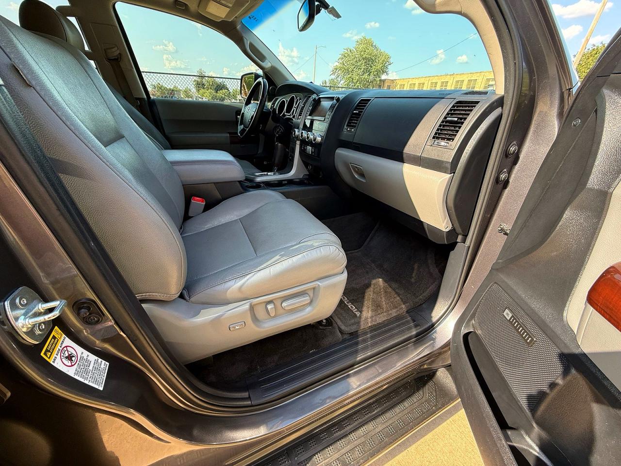 2012 Toyota Sequoia Platinum Gray vin: 5TDDW5G11CS071124