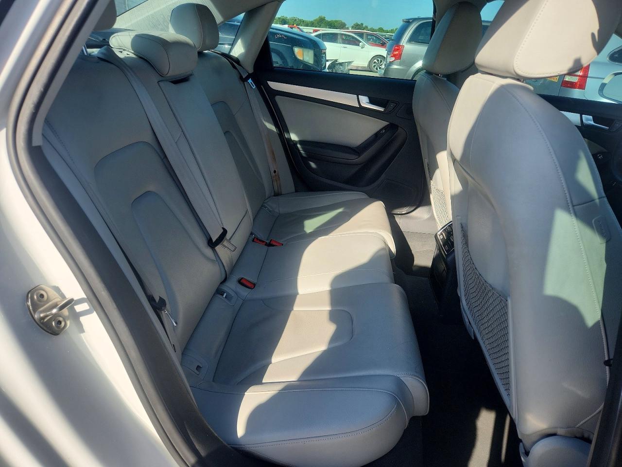 2015 Audi A4 Premium Белый vin: WAUAFAFL0FN007761
