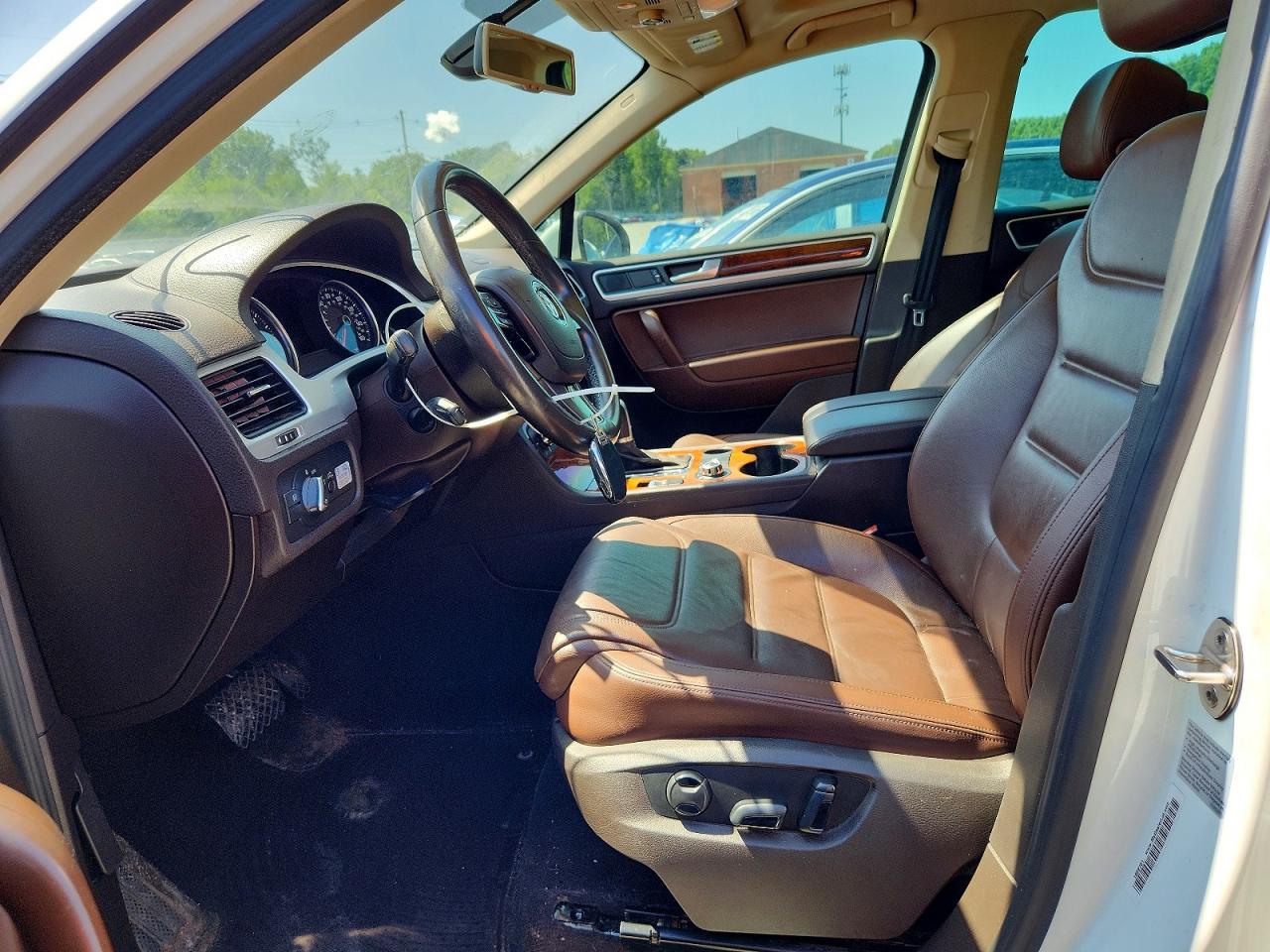 2013 Volkswagen Touareg V6 Tdi Белый vin: WVGEP9BP8DD011533
