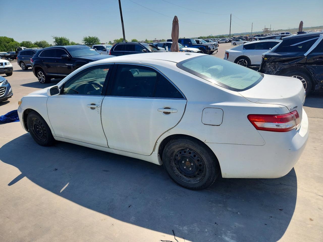 2010 Toyota Camry Le White vin: 4T1BF3EK9AU540486