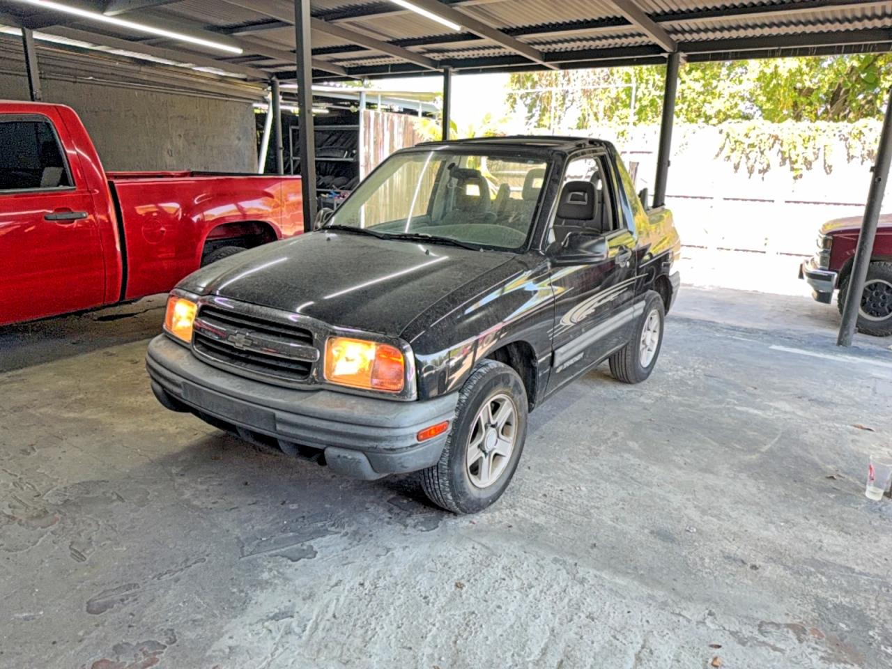 2003 Chevrolet Tracker Black vin: 2CNBE18C736925171