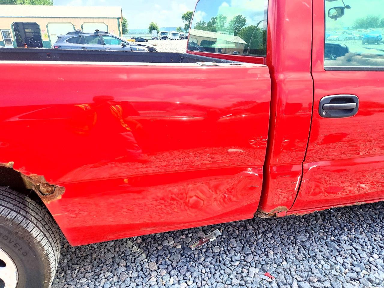 2005 Chevrolet Silverado C1500 Red vin: 1GCEC14X05Z330198