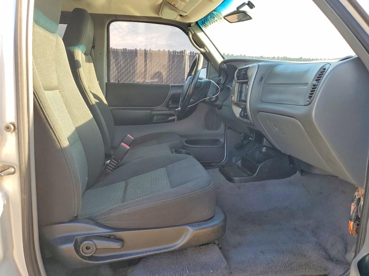 2004 Ford Ranger Super Cab Silver vin: 1FTYR14U04PA46985