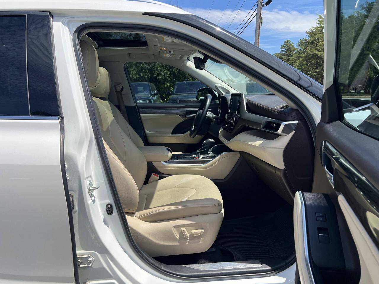 2021 Toyota Highlander Hybrid Limited White vin: 5TDYARAH5MS006372