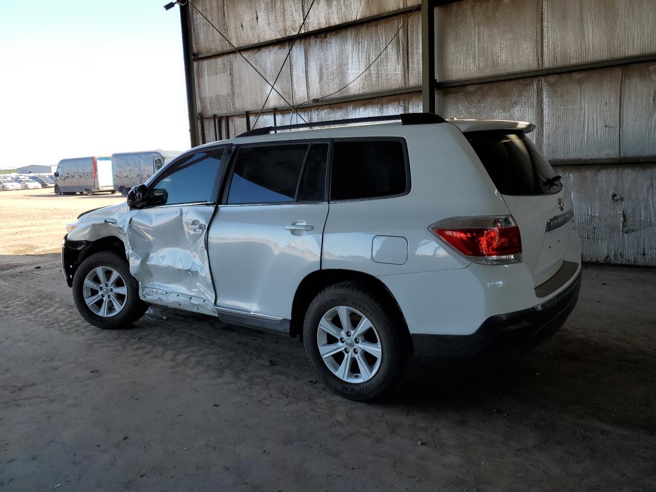 2012 Toyota Highlander Base White vin: 5TDZK3EH1C5070870