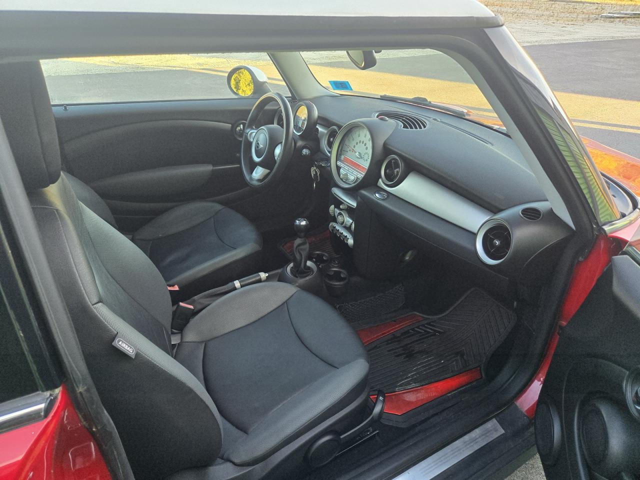 2007 Mini Cooper Красный vin: WMWMF33517TU63263