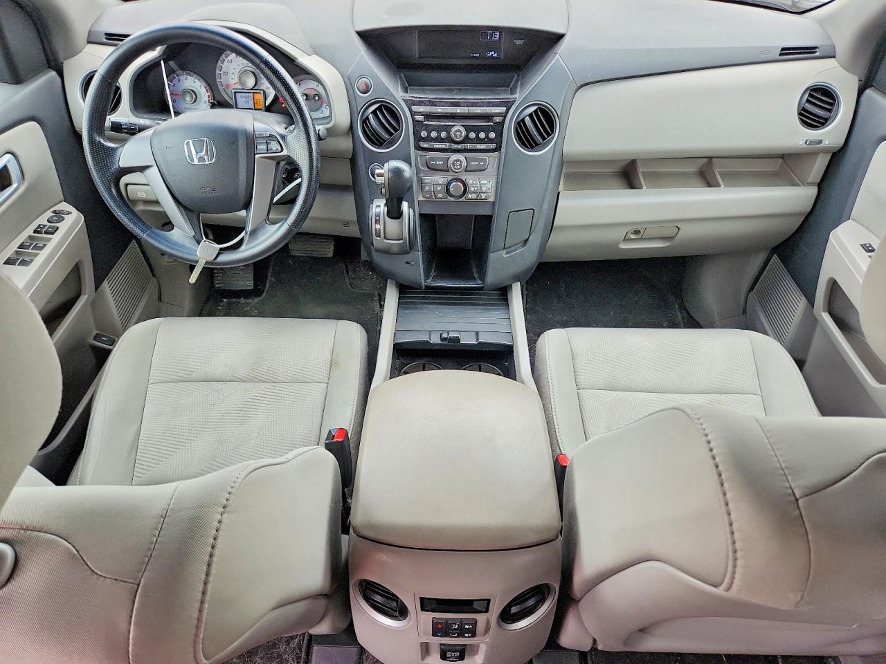 2012 Honda Pilot Lx Silver vin: 5FNYF4H20CB012847
