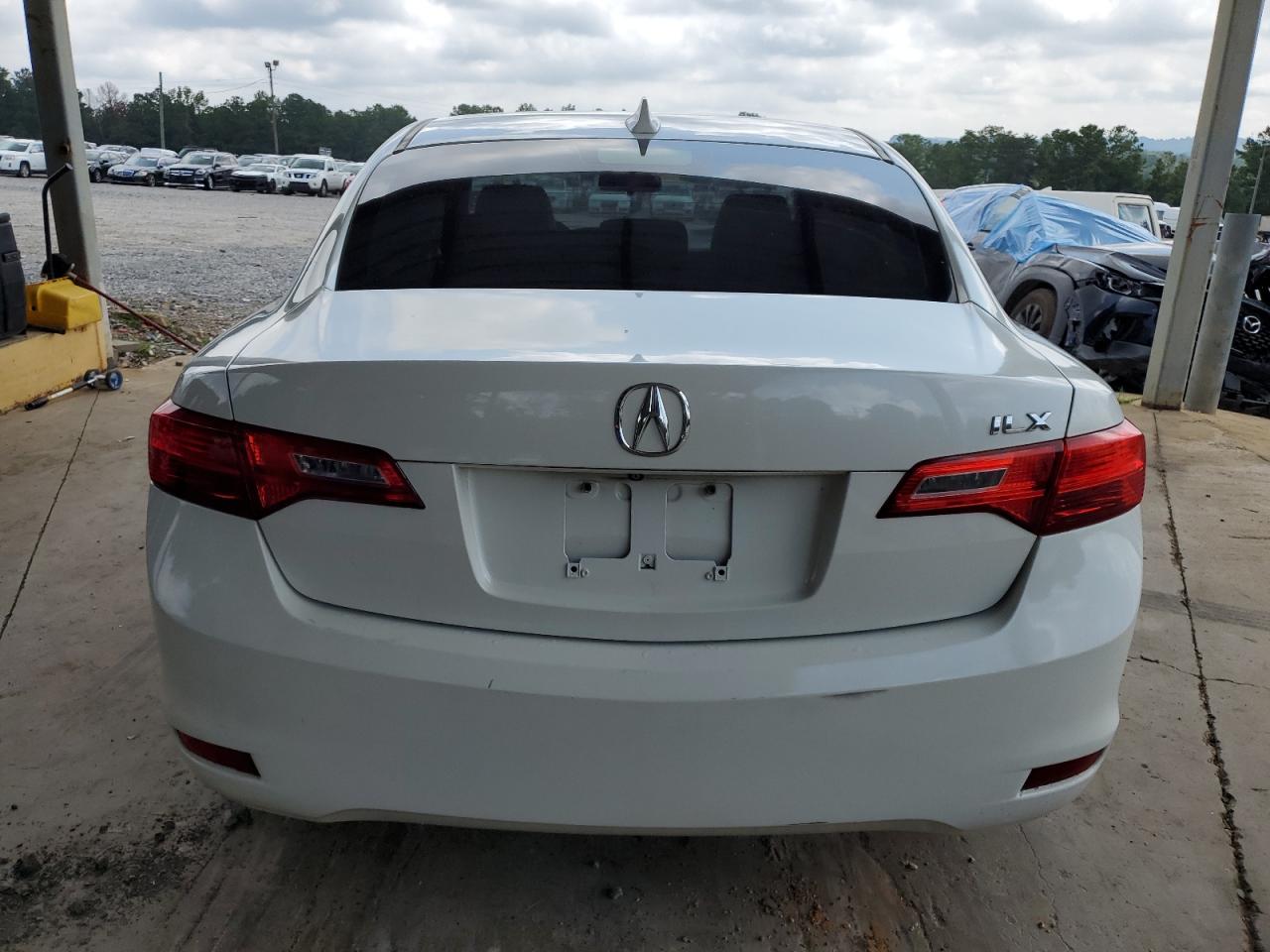 2015 Acura Ilx 20   White vin: 19VDE1F30FE000471