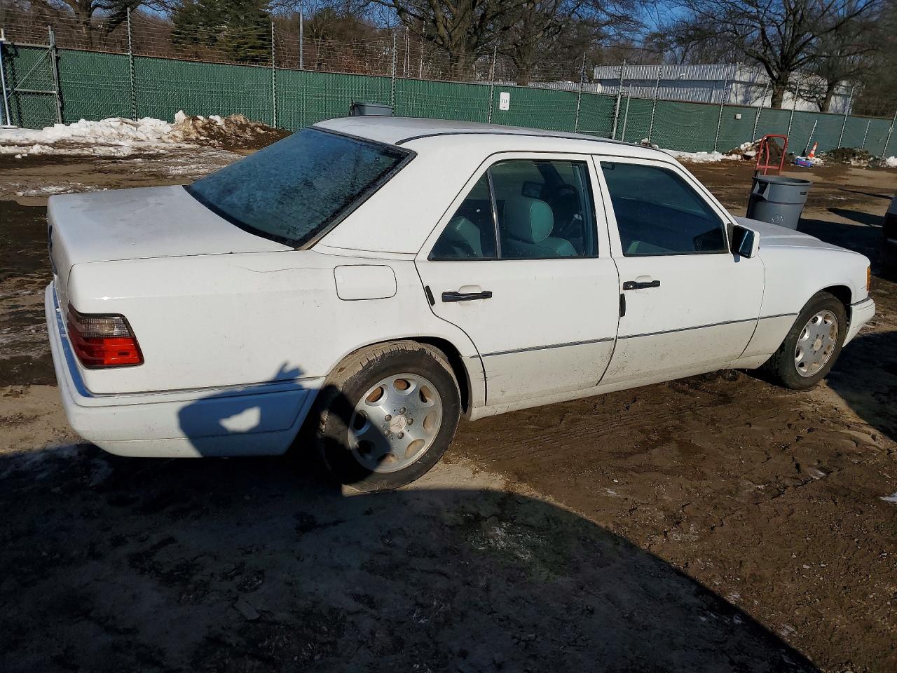 1995 Mercedes-benz E 320 Base Белый vin: WDBEA32E3SC196786