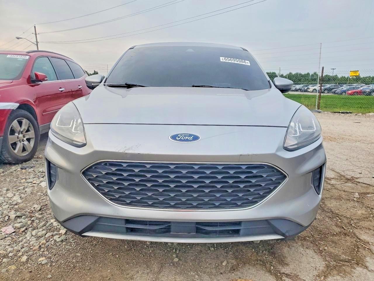 2021 Ford Escape Se Серебряный vin: 1FMCU9G67MUA42904