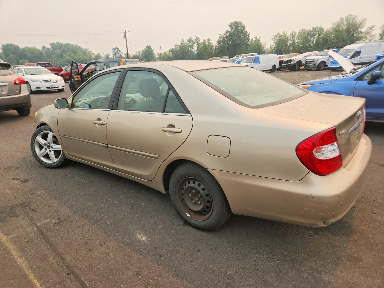 2004 Toyota Camry Le Gold vin: 4T1BE32K74U359169