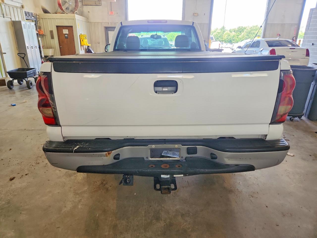 2007 Chevrolet Silverado C1500 Classic White vin: 1GCEC14X87Z164869