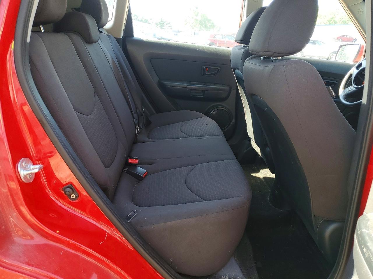 2013 Kia Soul Base Red vin: KNDJT2A51D7574265
