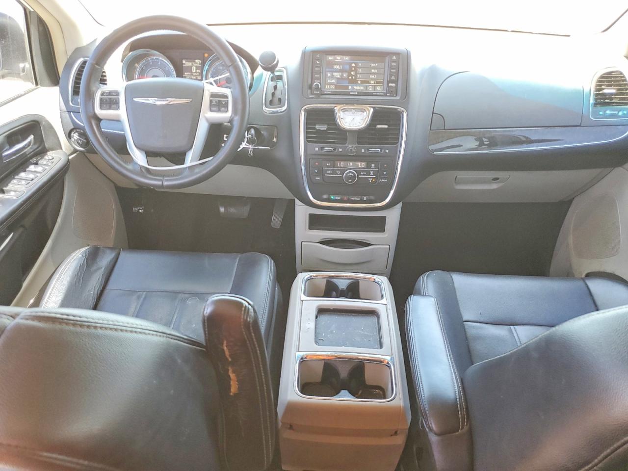 2014 Chrysler Town & Country Touring White vin: 2C4RC1BG4ER446177