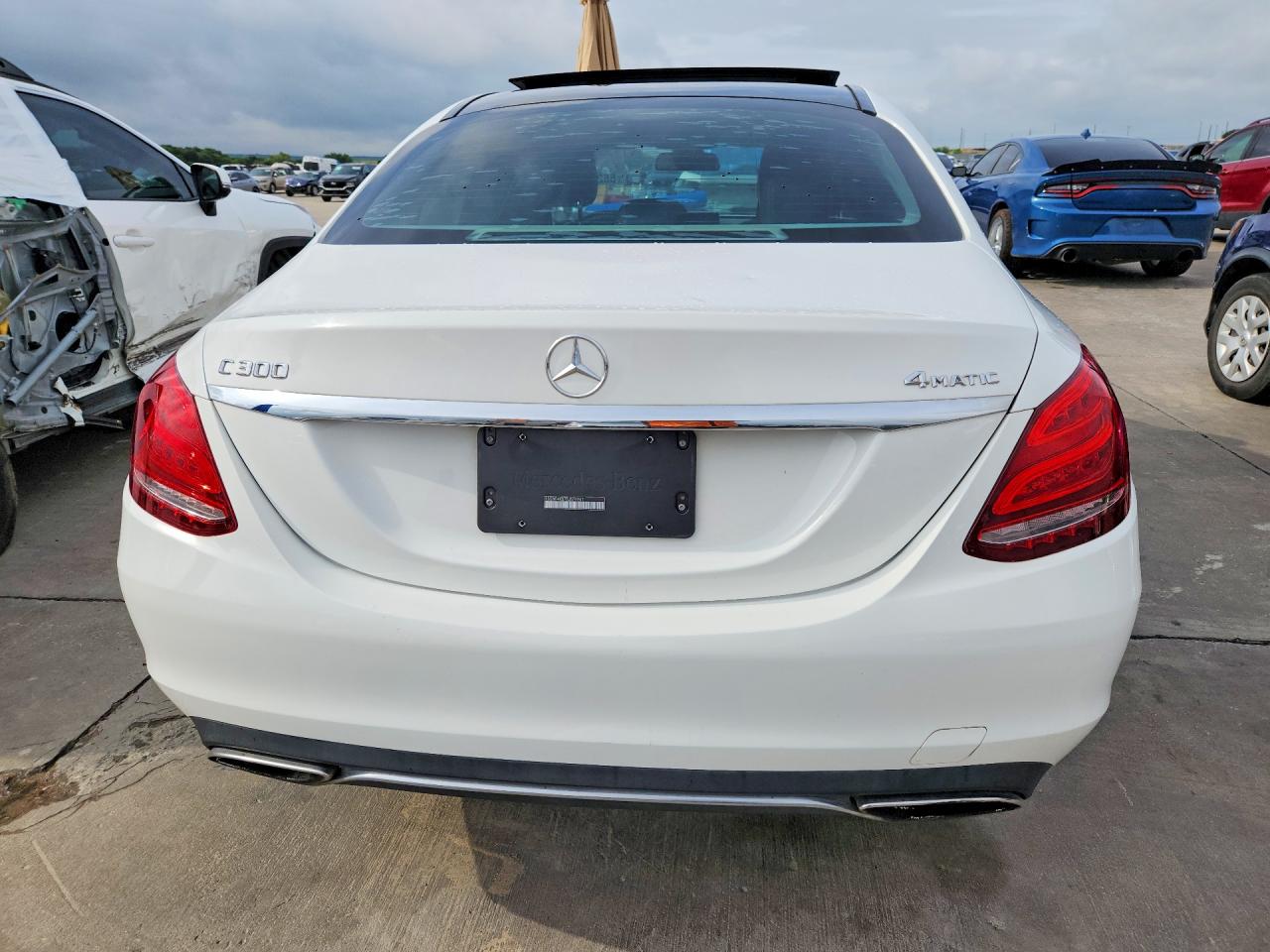 2015 Mercedes-benz C 300 4matic White vin: 55SWF4KB7FU074961