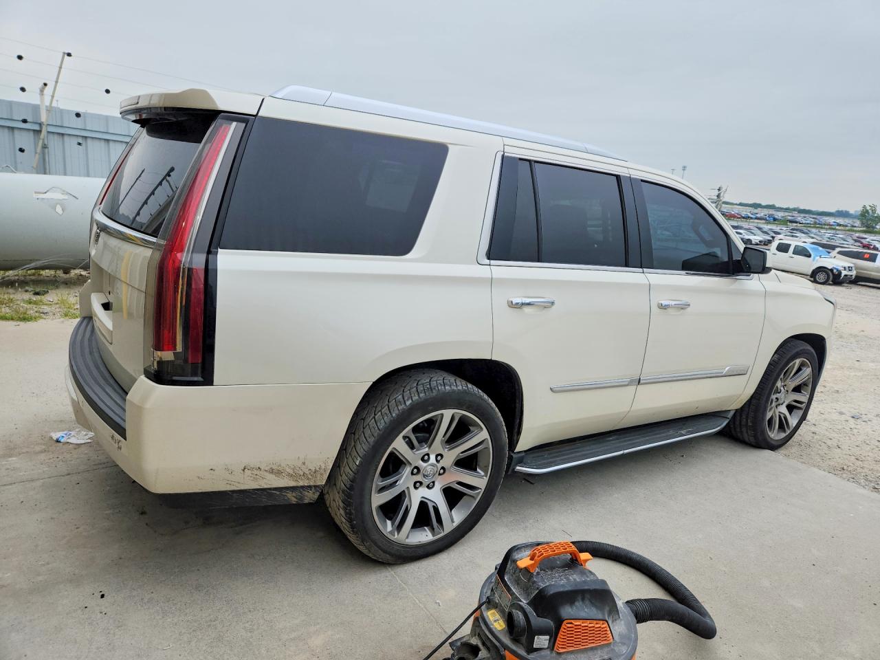 2015 Cadillac Escalade Premium Beige vin: 1GYS4CKJXFR293277