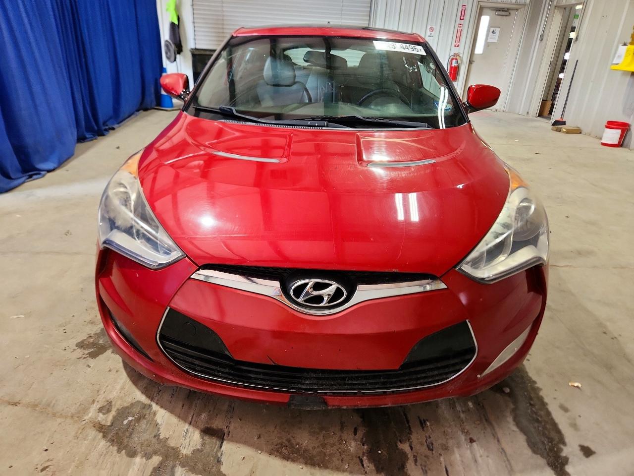 2012 Hyundai Veloster Base Red vin: KMHTC6AD9CU051580