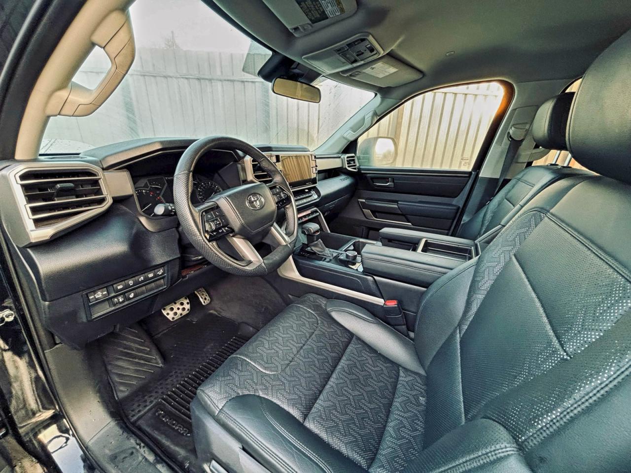 2024 Toyota Tundra Crewmax Sr5 Черный vin: 5TFLA5BC2RX003453