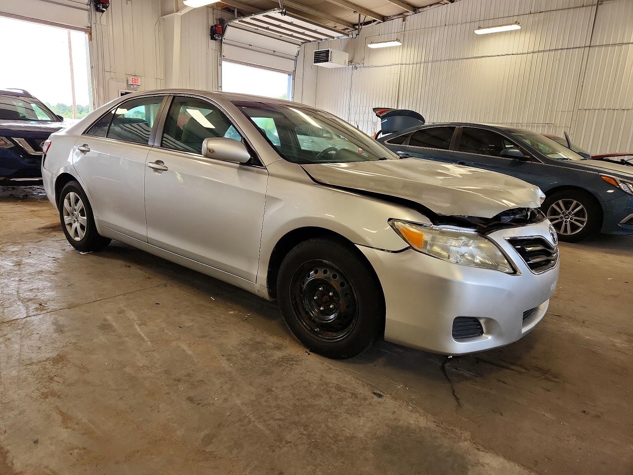 2010 Toyota Camry Le Серебряный vin: 4T1BF3EK8AU079829